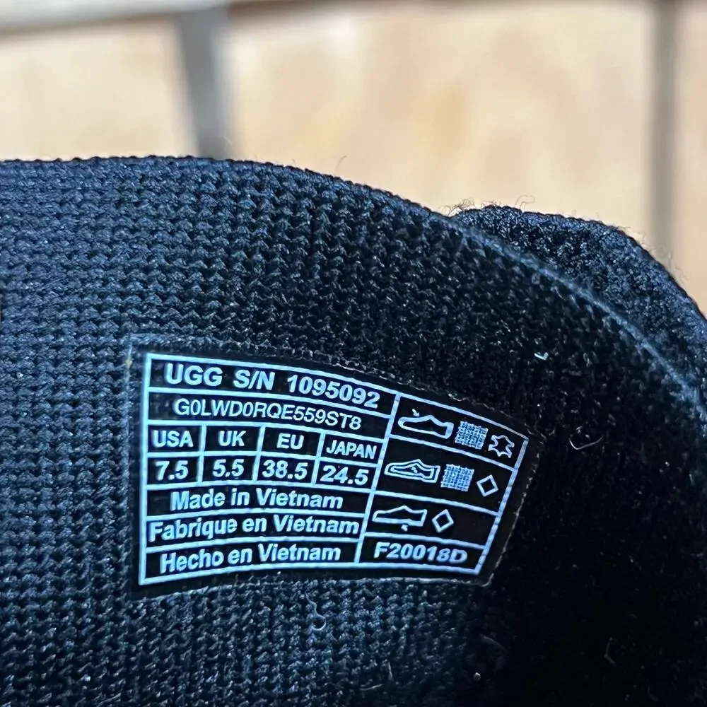 UGG Sidney Knit Black Fabric 1095092 Minimalist Sneakers Shoes Womens Size 7.5